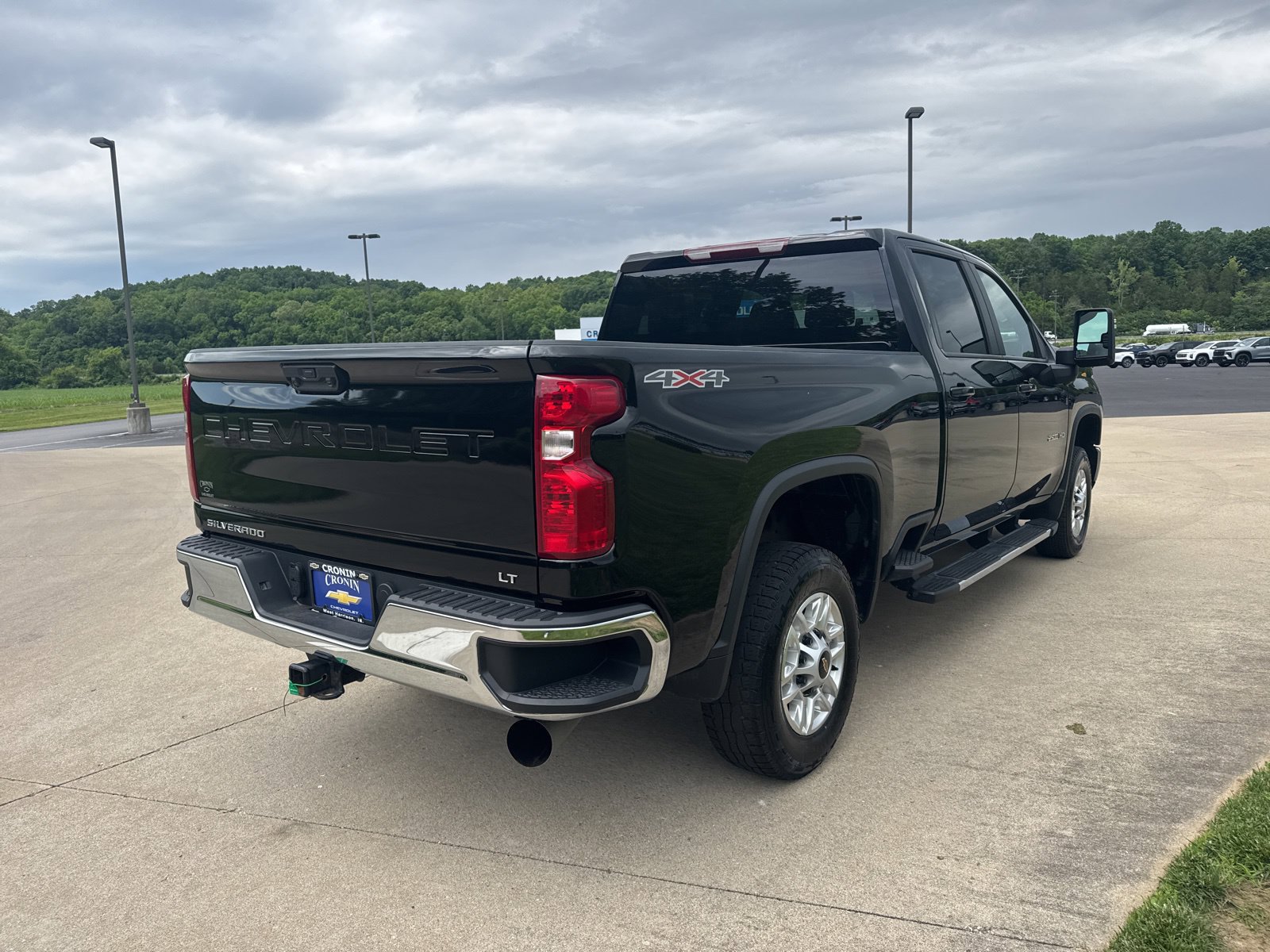 Used 2025 Chevrolet Silverado 2500 LT w/ Convenience Package AWD/4WD image 4