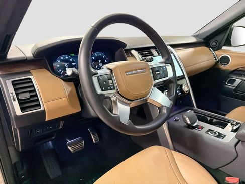 Used 2023 Land Rover Discovery HSE R-Dynamic AWD/4WD image 4