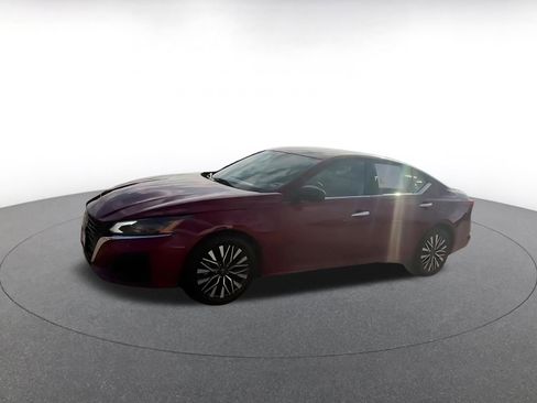 Used 2025 Nissan Altima 2.5 SV image 3