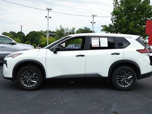 Used 2024 Nissan Rogue S AWD/4WD image 9