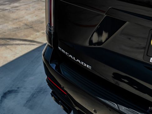 Used 2025 Cadillac Escalade V image 18