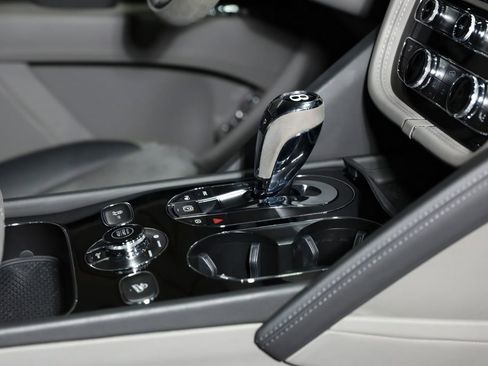 Used 2022 Bentley Bentayga image 40