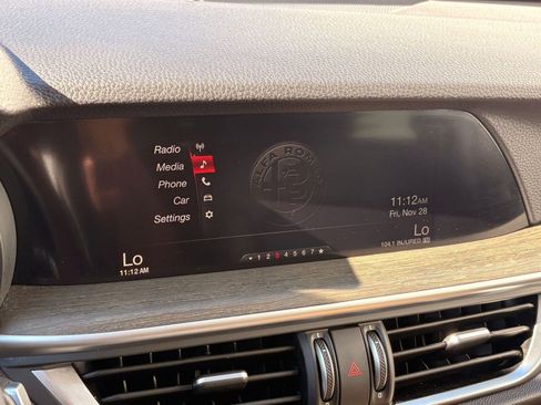 Used 2019 Alfa Romeo Stelvio Ti image 28