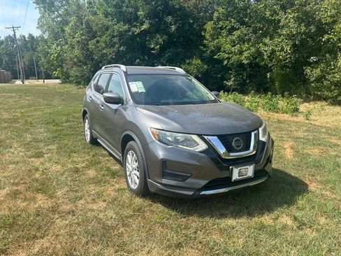 Used 2017 Nissan Rogue SV w/ SV Family Package FWD image 16