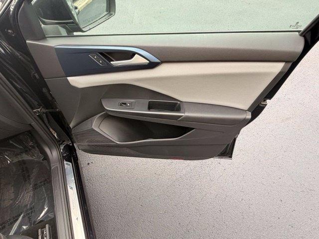 Certified 2023 Volkswagen Taos SE w/ Panoramic Sunroof Package FWD image 13