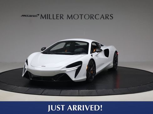Used 2023 McLaren Artura RWD image 1