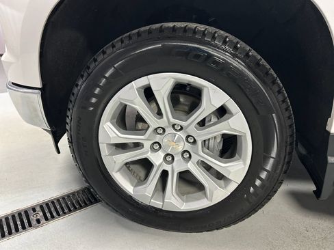 Used 2022 Chevrolet Silverado 1500 LTZ AWD/4WD image 9