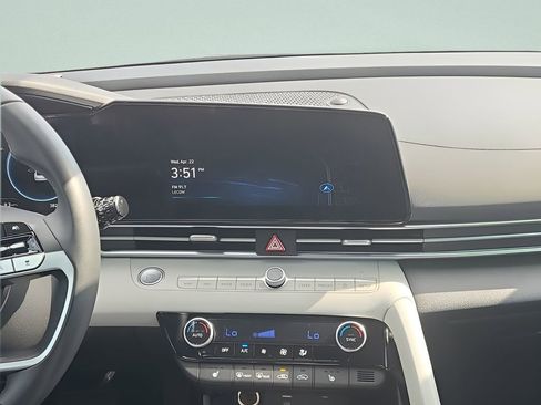 Used 2025 Hyundai Elantra Limited FWD image 18