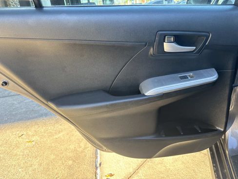 Used 2014 Toyota Camry SE image 11