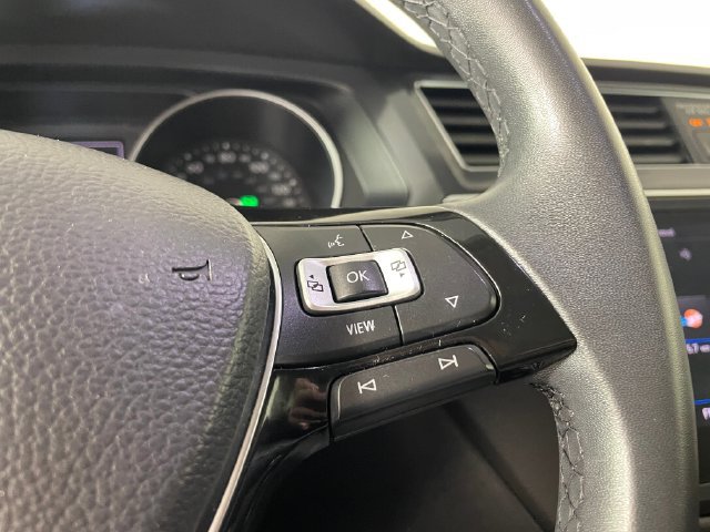 Used 2020 Volkswagen Tiguan SE w/ Panoramic Sunroof Package AWD/4WD image 10
