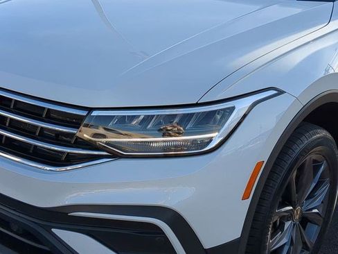 Used 2023 Volkswagen Tiguan SE image 12