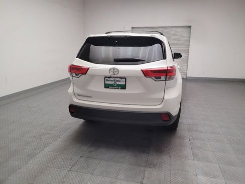 Used 2019 Toyota Highlander LE w/ Carpet Mat Package (TMS) FWD image 7