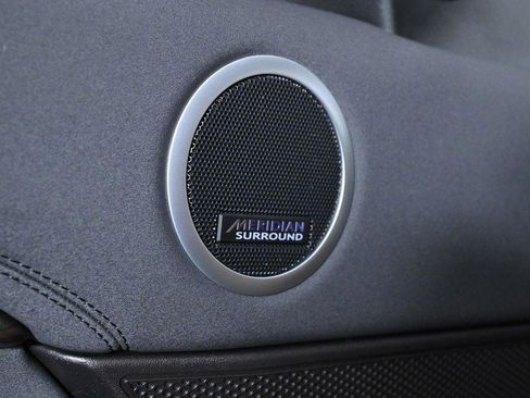 Used 2019 Land Rover Discovery HSE image 23