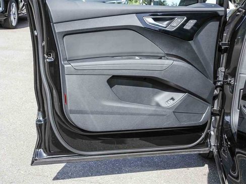 Used 2025 Audi Q4 e-tron Premium Plus w/ Premium Plus image 22