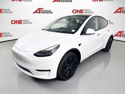 Used 2025 Tesla Model Y Long Range image 3
