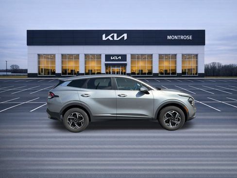 Used 2024 Kia Sportage LX image 4