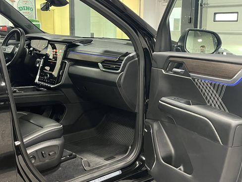 Certified 2026 GMC Acadia Denali w/ Super Cruise Package image 9