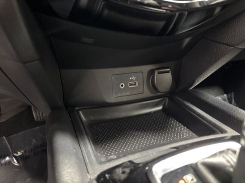 Used 2018 Nissan Rogue SV image 19