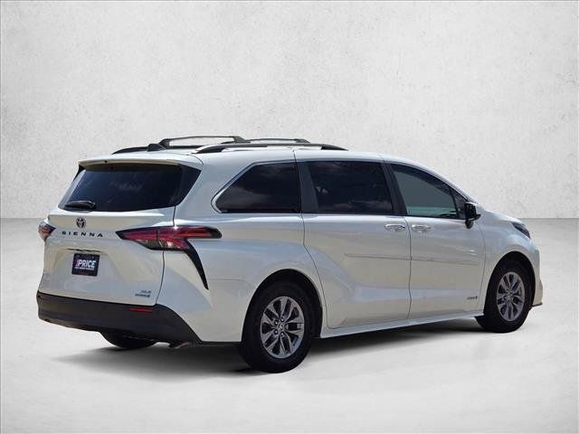 Used 2021 Toyota Sienna XLE FWD image 5