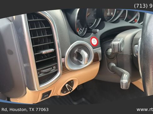 Used 2018 Porsche Cayenne AWD/4WD image 21
