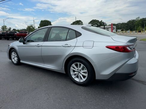 Used 2025 Toyota Camry LE FWD image 6
