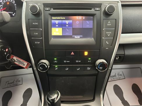 Used 2017 Toyota Camry SE image 17