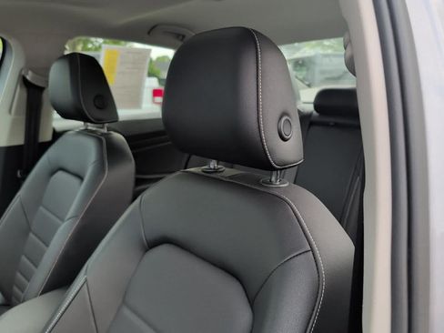 Used 2022 Volkswagen Jetta SE w/ Panoramic Sunroof Package FWD image 16