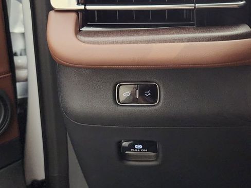 Used 2025 Lincoln Navigator Reserve image 22