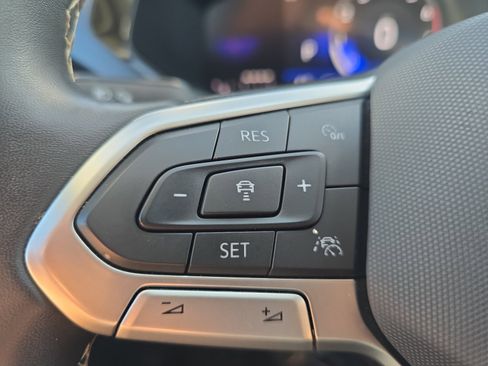 Certified 2024 Volkswagen Taos SE image 23