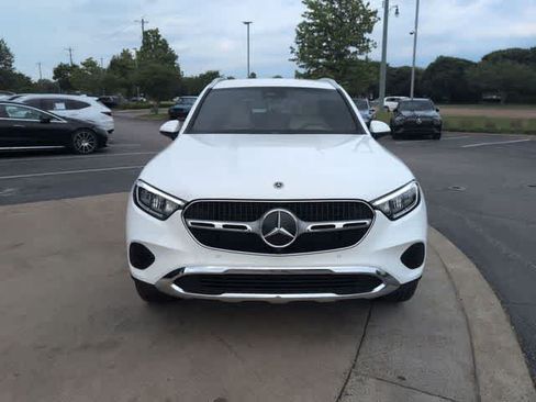 Used 2025 Mercedes-Benz GLC 350e 4MATIC image 9