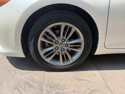 Used 2016 Toyota Camry SE w/ Moonroof Package FWD image 12