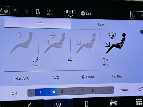 Certified 2024 Chrysler Pacifica Touring-L image 30