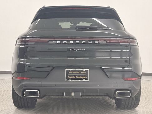 Used 2025 Porsche Cayenne image 10