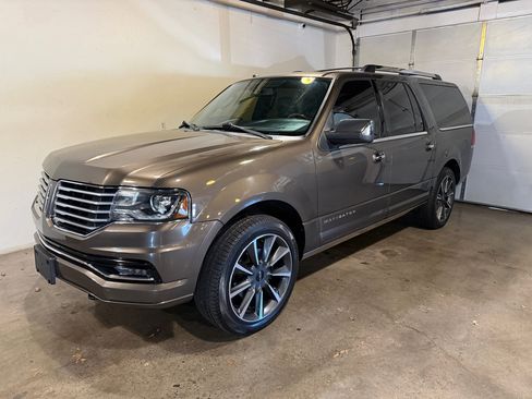 Used 2016 Lincoln Navigator L Reserve image 3