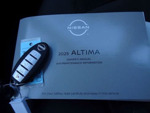 Used 2025 Nissan Altima 2.5 SV FWD image 30