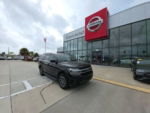 Used 2024 Ford Expedition XLT image 1