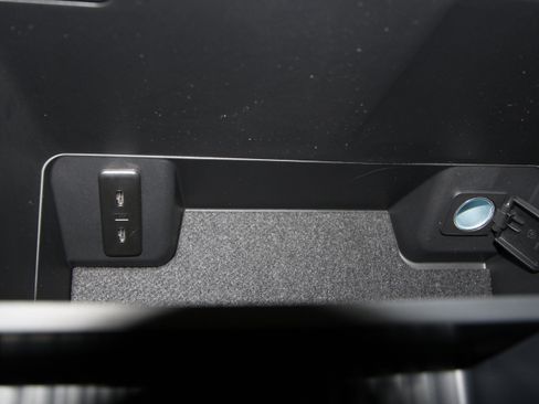 New 2026 Ford Expedition Active image 17