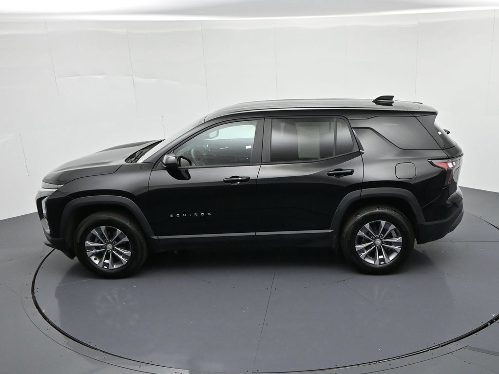 Used 2026 Chevrolet Equinox LT AWD/4WD image 19