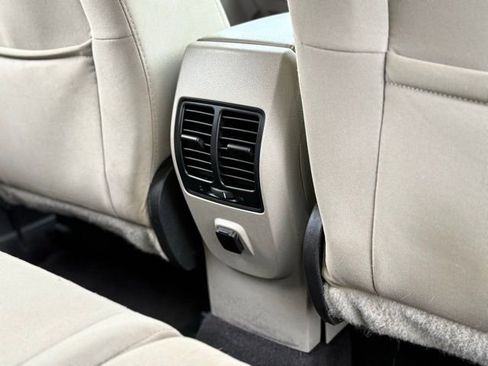 Certified 2019 Ford Escape SE image 23