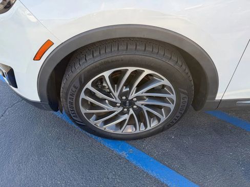 Used 2020 Lincoln Nautilus Reserve image 5