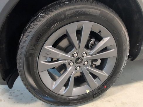 New 2026 Ford Explorer Active w/ Active Comfort Package image 9