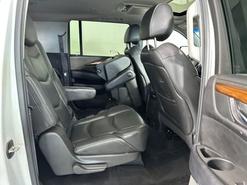 Used 2016 Cadillac Escalade ESV Premium image 27
