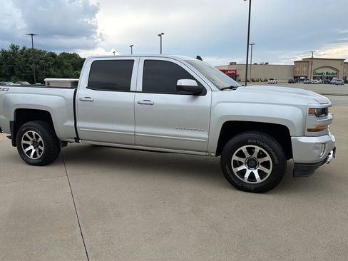 Used 2018 Chevrolet Silverado 1500 LT w/ All Star Edition AWD/4WD image 27