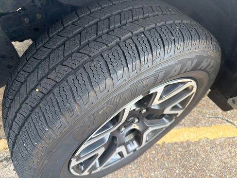 Used 2026 RAM 1500 Laramie AWD/4WD image 2