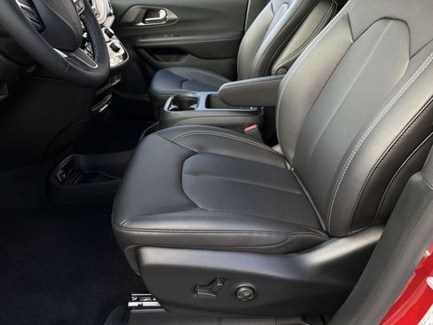 New 2026 Chrysler Pacifica Select FWD image 20