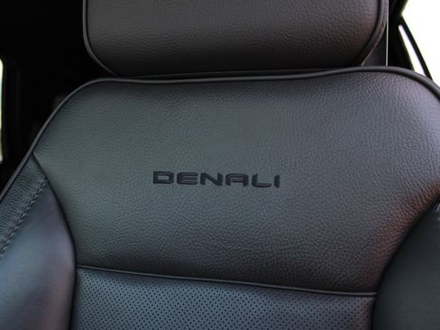 Used 2021 GMC Yukon Denali image 16