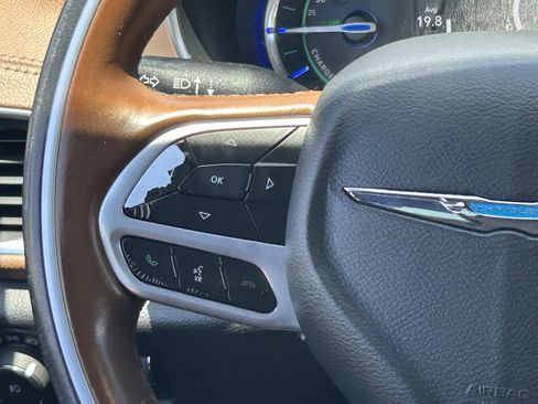 Used 2021 Chrysler Pacifica Limited w/ Premium & Safety Sphere Group FWD image 24