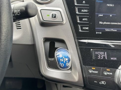 Certified 2017 Toyota Prius V Four image 11