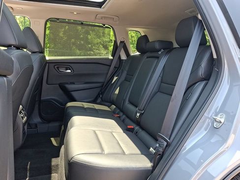 Certified 2025 Nissan Rogue SL w/ SL Premium Package AWD/4WD image 11