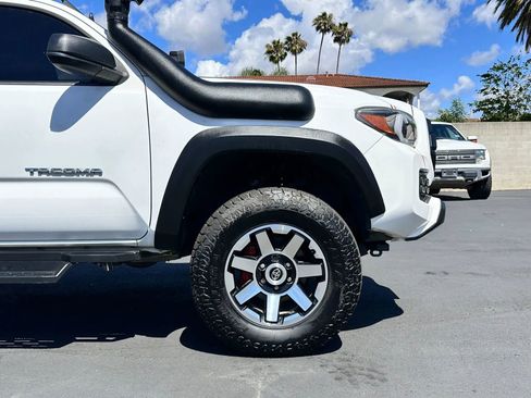 Used 2018 Toyota Tacoma SR5 RWD image 6